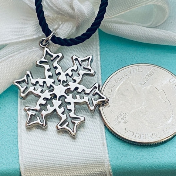 RARE Tiffany & Co Snowflake charm necklace silver 925 cutout large - Picture 6 of 6